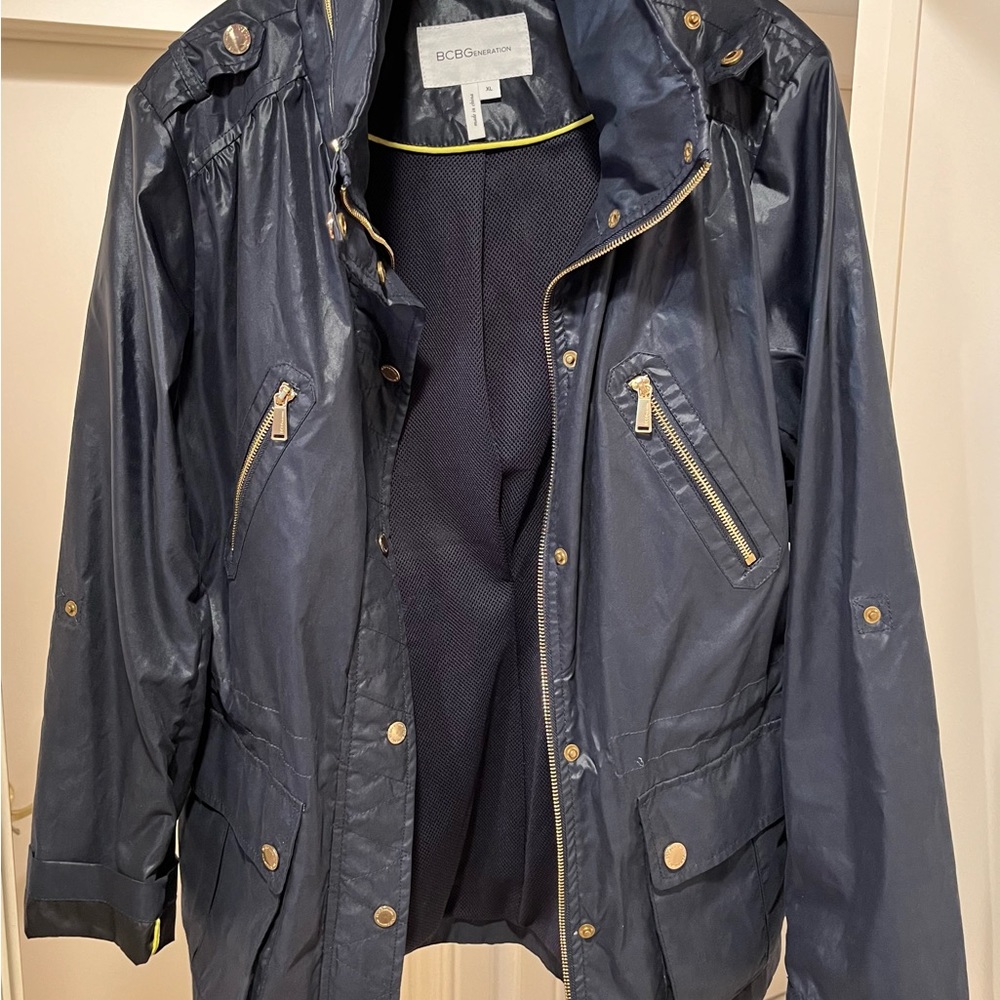BCBG Raincoat with fold-up bag